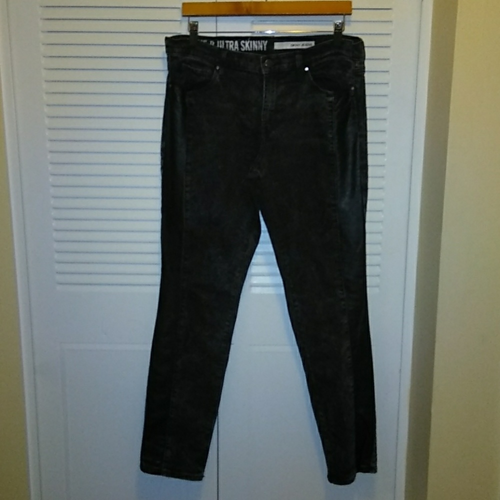 DKNY JEANS